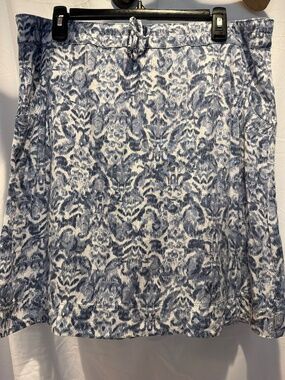 Eddie Bauer Pull/tie waist skirt in fun, versatile pattern